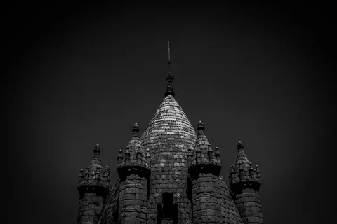 Black and white image of Évora Cathedral spire showcasing gothic architectural details.